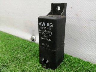 реле накала свечей, ориг. номер 038907281D, Volkswagen Caddy 3 поколение 2004-2010