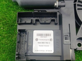 моторчик стеклоподъемника передний правый, ориг. номер 1K0959792C, 1T0959702, Volkswagen Touran 1 поколение 2003-2006