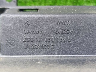 рамка магнитолы, ориг. номер 1J1858069E, Volkswagen Golf 3 поколение 1991-2000