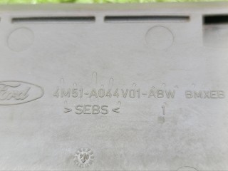 Коврик центральной консоли, ориг. номер 4M51A044V01ABW, Ford Focus 1 поколение [рестайлинг] 2001-2005