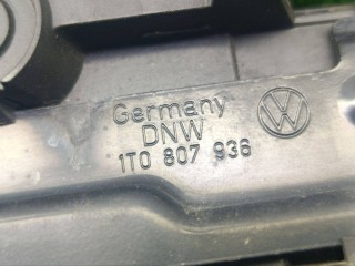 кронштейн крепления бампера переднего, ориг. номер 1T0807936, Volkswagen Touran 1 поколение 2003-2006