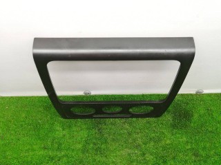 рамка магнитолы, ориг. номер 2K0858061, Volkswagen Caddy 3 поколение 2004-2010