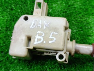 активатор замка крышки топливного бака, ориг. номер 3B0959782, 3B0810773B, Volkswagen Passat B5 1996-2001