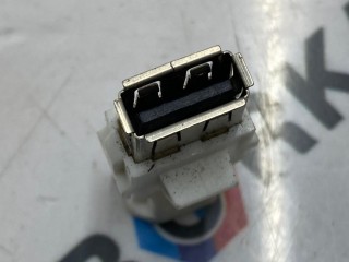 разъем AUX / USB, ориг. номер 9390501, BMW 5 G30/G31 2016-2020