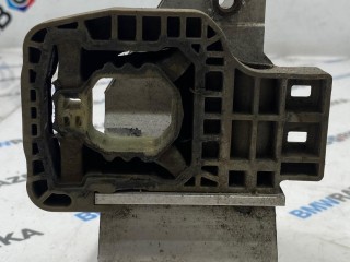 кронштейн (крепление) радиатора левый нижний, ориг. номер 7357215, BMW 5 G30/G31 2016-2020