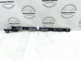 кронштейн крепления порога левый, ориг. номер 95B853557B, Porsche Macan 1 поколение [рестайлинг] 2018-2021