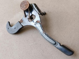 крюк капота, ориг. номер 81140-2S000, Hyundai ix35 1 поколение 2009-2013