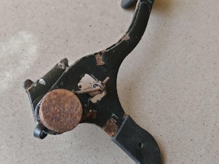 крюк капота, ориг. номер 81140-2S000, Hyundai ix35 1 поколение 2009-2013