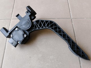 педаль газа, ориг. номер 504061735, 0281002633, IVECO Daily 5 поколение 2011-2014