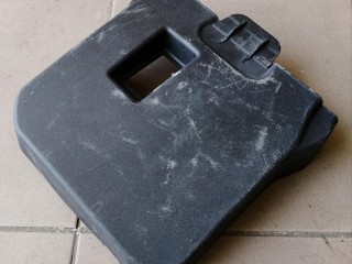крышка аккумулятора, ориг. номер AM51-10A659-AB, 1731667, Ford Focus 3 поколение 2011-2015