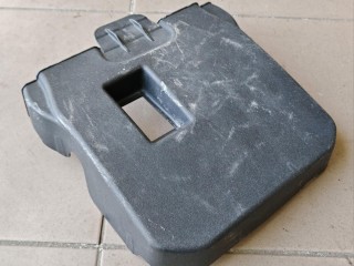 крышка аккумулятора, ориг. номер AM51-10A659-AB, 1731667, Ford Focus 3 поколение 2011-2015