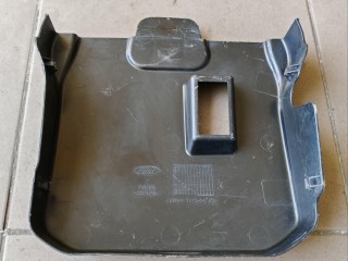 крышка аккумулятора, ориг. номер AM51-10A659-AB, 1731667, Ford Focus 3 поколение 2011-2015