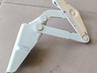 петля капота левая, ориг. номер 56087046, IVECO Daily 3 поколение 1999-2006