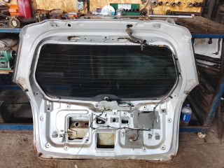 Крышка багажника (дверь 3-5), Mazda Premacy 1 2001-2005