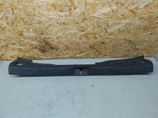 Накладка внутренняя на заднюю панель кузова, ориг. номер C1006889X, Mazda Premacy 1 2001-2005