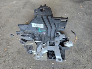 замок двери передней правой, Skoda Octavia 1 поколение [рестайлинг] 2000-2011