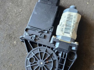 моторчик стеклоподъемника передний левый, ориг. номер 3B4837751BS, Volkswagen Passat B5 1996-2001