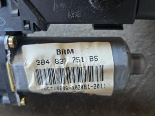 моторчик стеклоподъемника передний левый, ориг. номер 3B4837751BS, Volkswagen Passat B5 1996-2001
