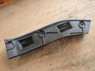 крепление переднего бампера левое Volkswagen Polo 4 поколение 2001-2005, 6Q0807184