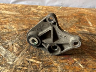 кронштейн коробки (балка кпп), ориг. номер 3M51-6P093-DC, Ford Focus 3 поколение 2011-2015