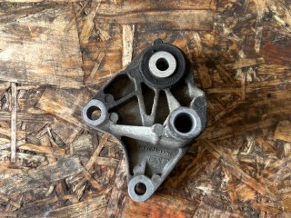 кронштейн коробки (балка кпп), ориг. номер 3M51-6P093-DC, Ford Focus 3 поколение 2011-2015