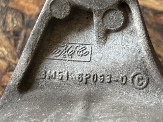 кронштейн коробки (балка кпп), ориг. номер 3M51-6P093-DC, Ford Focus 3 поколение 2011-2015