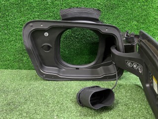 Лючок порта зарядки, ориг. номер 8848544, BMW 5 G60/G61 2023-2026