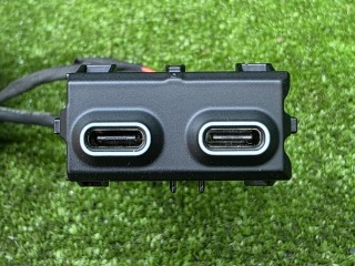 разъем AUX / USB, ориг. номер 5A27DE6, 84105A27DE6, BMW 5 G60/G61 2023-2026