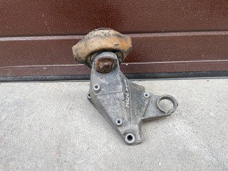 кронштейн КПП Audi A6 1997-2001, 8D0399114S