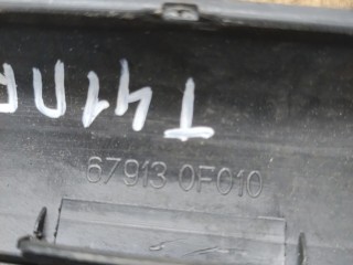 накладка внутренняя на порог передняя правая, ориг. номер 67913-0F010, Toyota Corolla Verso 2 поколение AR10 2004-2007