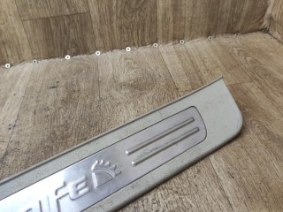 накладка внутренняя на порог передняя правая, ориг. номер 858812B000, Hyundai Santa Fe 2 поколение 2005-2010