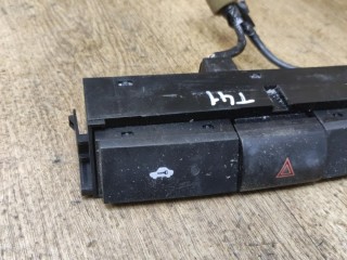 кнопка аварийной сигнализации, Toyota Corolla Verso 2 поколение AR10 2004-2007