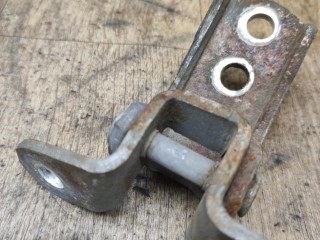 петля двери передней правой, Toyota Avensis 1 поколение T220 1997-2000