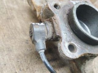 кулак задний правый, Toyota Avensis 1 поколение T220 1997-2000