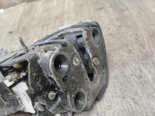 замок двери задней правой, ориг. номер 8255244U10, Nissan Patrol Y61 1997-2010