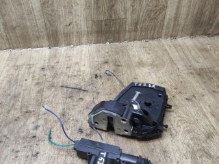 замок двери задней правой, Toyota Yaris 2 поколение XP90 2005-2009
