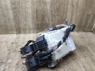 блок предохранителей Toyota Yaris 2 поколение XP90 2005-2009, 82730-52610