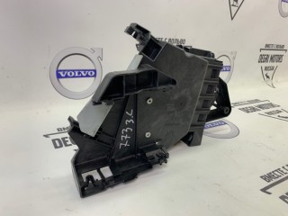 Кронштейн замка двери задний левый, ориг. номер 30784316, Volvo S60 2010-2013