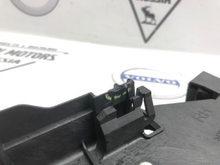 Кронштейн замка двери задний правый, ориг. номер 30784317, Volvo S60 2010-2013