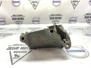 Кронштейн опоры двигателя правый, ориг. номер 30680176, Volvo V70 2007-2013