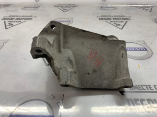 Кронштейн опоры двигателя правый, ориг. номер 30680176, Volvo V70 2007-2013