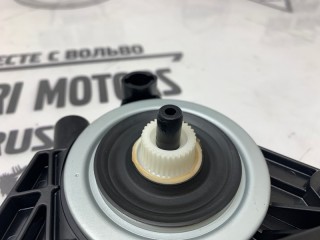 Мотор стеклоподъемника передний правый, ориг. номер 31253062, Volvo V60 2010-2013