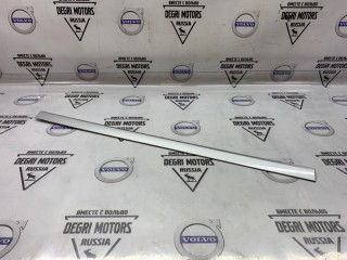 Молдинг двери передний правый, ориг. номер 39987419, Volvo V70 2004-2007