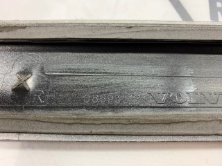 Молдинг двери передний правый, ориг. номер 39987419, Volvo V70 2004-2007