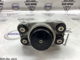 Опора двигателя правая, ориг. номер LR014113, Land Rover Range Rover Sport L494 2013-2017
