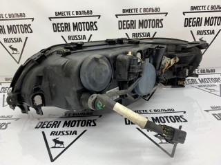 Фара передняя правая, ориг. номер 30698848, Volvo V70 2004-2007
