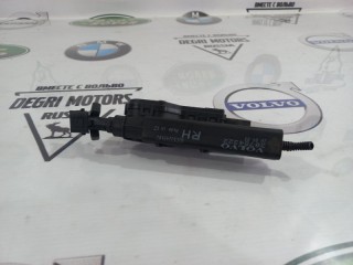 Форсунка омывателя фары передняя правая, ориг. номер 31301044, Volvo XC60 2008-2013