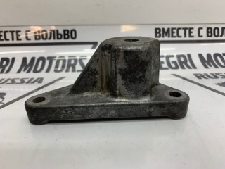 Кронштейн опоры двигателя левый, ориг. номер 1366459, Volvo 960 1994-1998