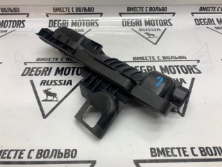Кронштейн радиатора правый, ориг. номер 17117530254, BMW X3 2006-2010