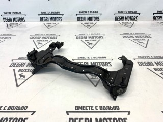 Кронштейн двигателя, ориг. номер LR005823, Land Rover Range Rover L322 2005-2009